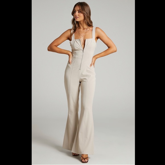 Jumpsuit in Beige - Picture 1 of 8